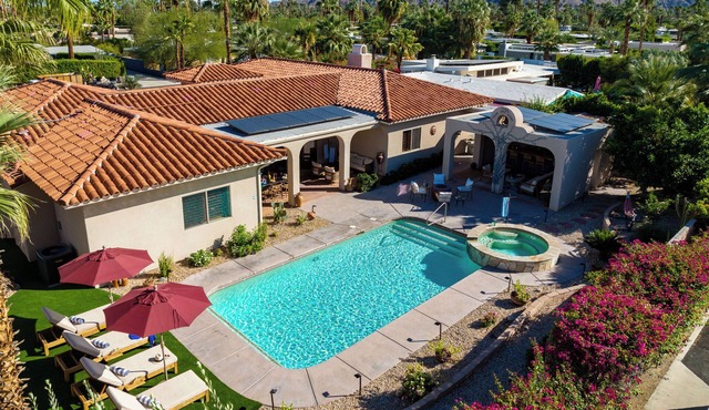 Casa Del Lobo - Private Spanish Oasis Getaway in Palm Springs