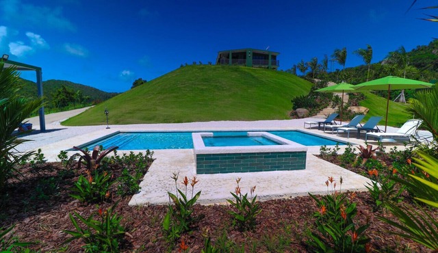 Casa Esmeralda 12 Person Villa with Heated Pool