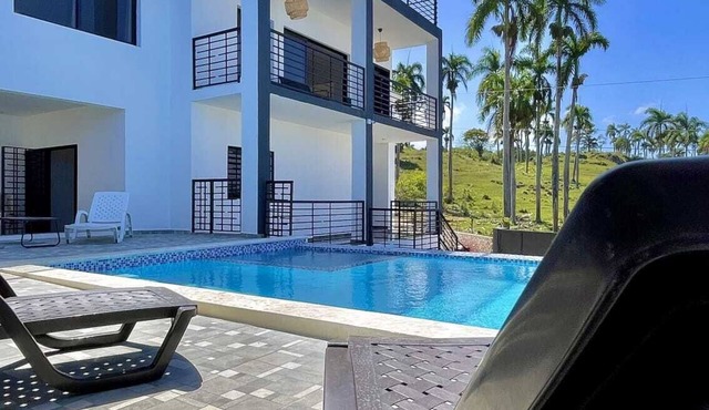 Casa Grandview: Luxury Retreat with Pool & Views
