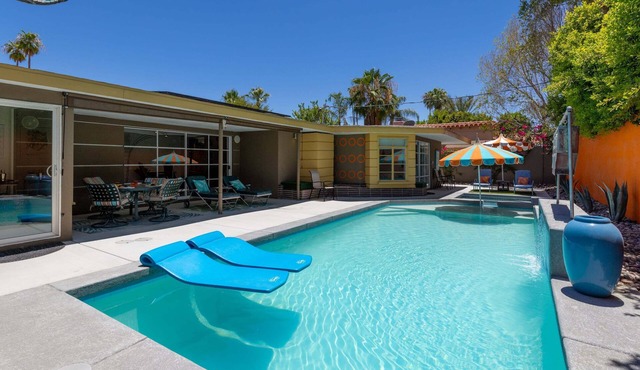 Casitas Del Monte – Vibrant Oasis w/Spa & Pool in Palm Springs
