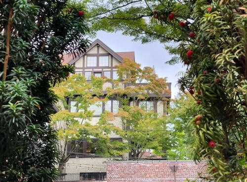 Cecil Bacon Manor in Seattle