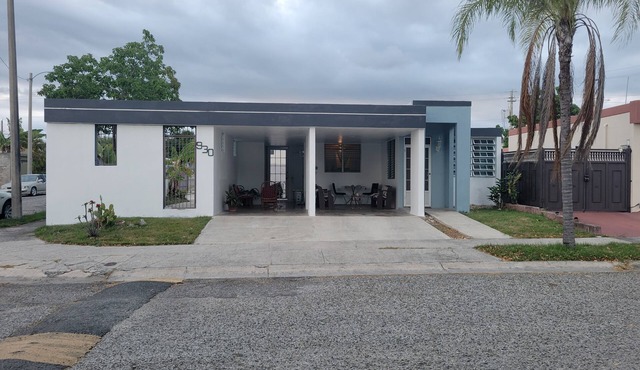 Centrally located 3bed 2bath house in private Brisas Del Laurel Gated community