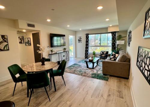 Century City Chic with Balcony Apt 402 in Los Angeles