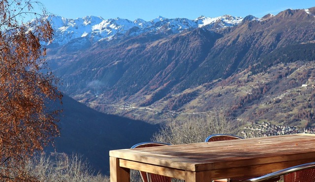 Chalet Les Pyramides in Mase