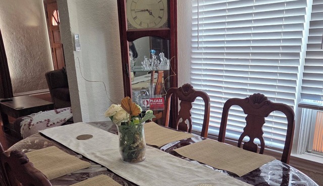 Charming, Cozy Casita! in View Park-Windsor Hills