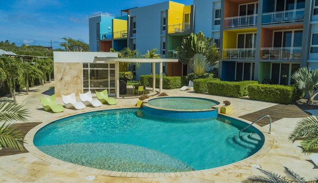 Charming 1BR1BA Condo in Great Location with Pool!