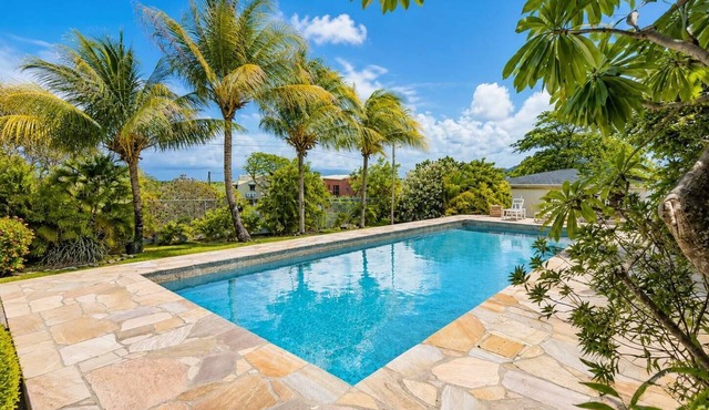 Charming Villa 4 bedroom 4 bathroom property Pool & Scenic Ocean Views