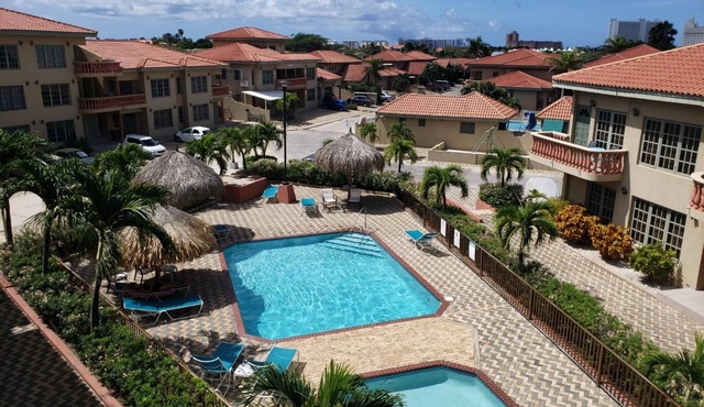 Chill Out Condo Gated Complex near Palm Beach