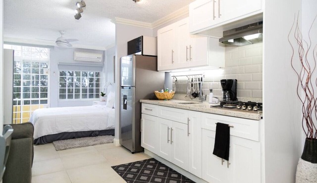 Choose To Be Happy at Seymour #9 - Studio Apartments w Pool