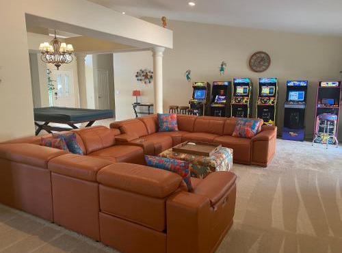 Coachella Chill: Luxury 4BR/4King Paradise Retreat in Indio