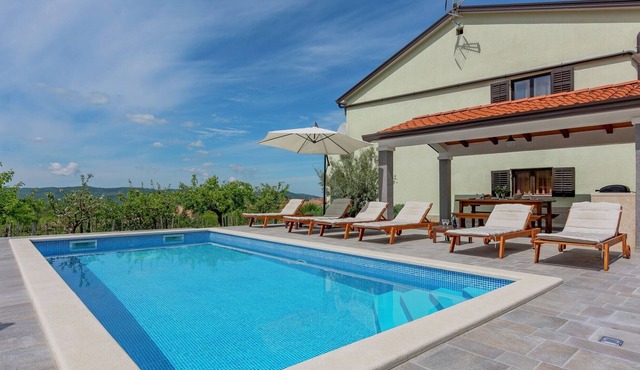 Comfortable apartment in Cerovlje with pool in Cerovlje