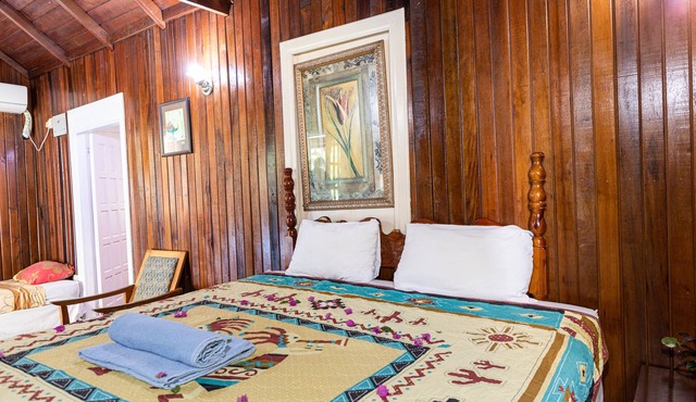 Cottage in Marigot bay 2 mins walk to the beach