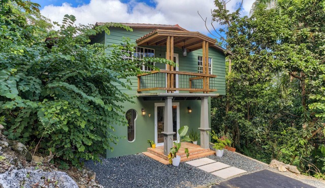 Country House 3 acres of Privacy and Outdoor Space