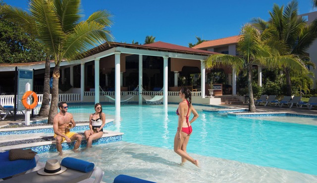 Cozy 2-bedroom hotel with WiFi, AC in charming Puerto Plata All
