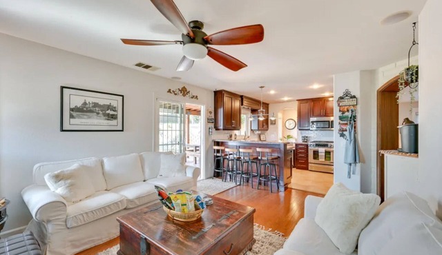 Cozy and quiet 6-bedroom retreat close to outlet mall shopping and more! in San Diego