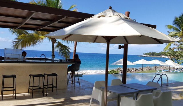 Cozy Apartment in Oceanfront Resort Free Weekly Maid Service