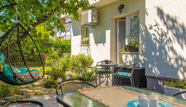 Cozy Home with private Garden, Dražice, Croatia in Dražice