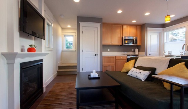 Cozy Private Cottage Near Downtown Portland in Portland