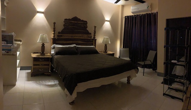 Cozy, richly furnished Studio apartment in adorable Duncan Bay with AC