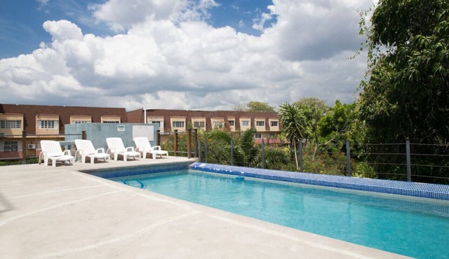 CTBH @ Brompton Est. [2-Bedroom w/Pool]