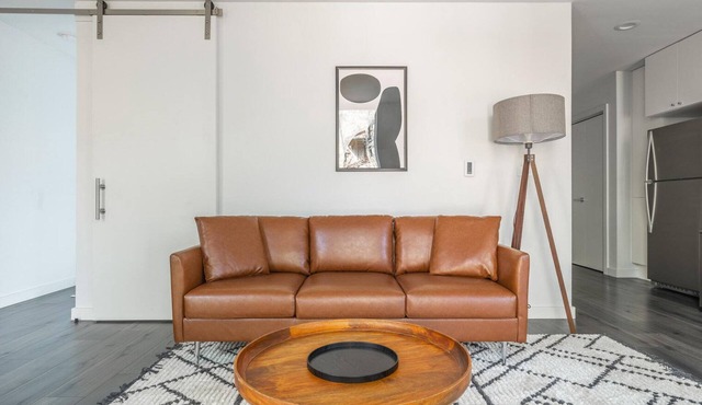 Delightful Overlook 1BR w/W/D, nr Coffee, Zoo & Hiking, by Blueground in Portland