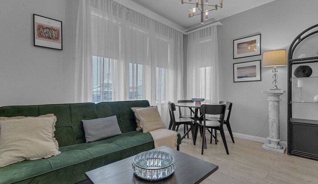 Deluxe Downtown KEF apartment - 5min to Airport in Keflavík