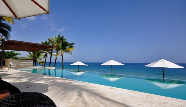 Deluxe Instyle Residences 1 BR Infiniti Blu with a Private Beach access