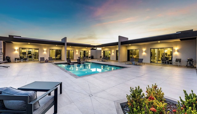 DISCOUNT, TURKS HAVEN VILLAS NEWLY BUILT LUXURY 1BR SUITE, STEPS TO THE BEACH!