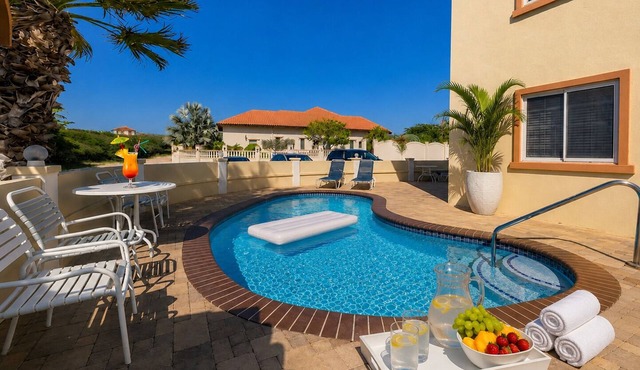 Divine 2 bedr Apt with Pool & Balcony -Hotel area