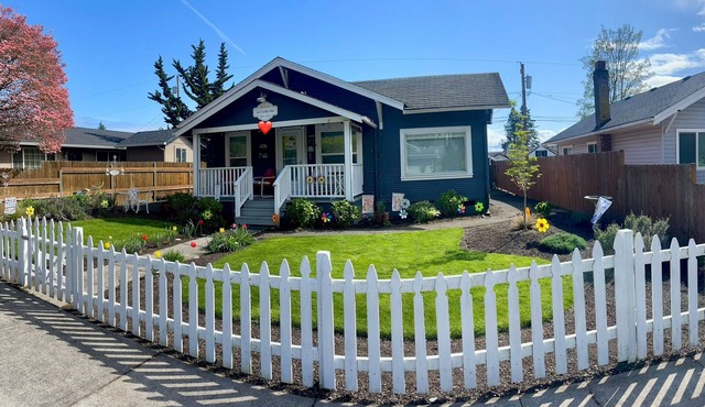 Downtown Charming 2-bedroom Bungalow in Carter Park, Vancouver, Wa.off Main. St. in Vancouver