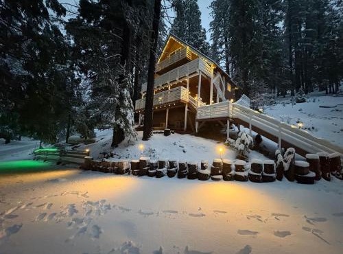 El Capitan Hideaway - A-Frame Cabin Yosemite West in Yosemite West