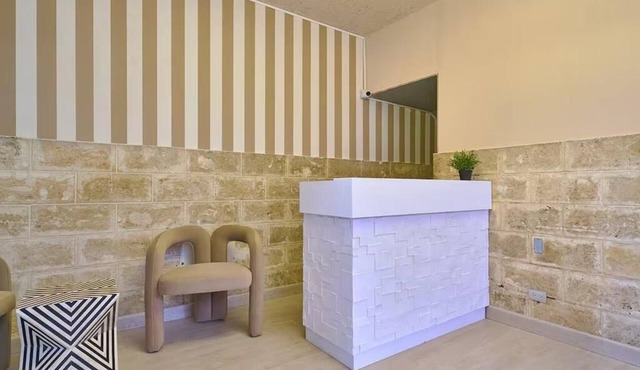 Elegant Studio Suite w/Private Balcony