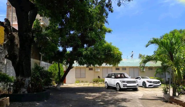 Entire 6-Bedroom Villa Free parking with Fast Wifi