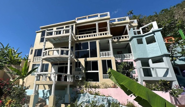 Exclusive 2 Bed Mountain & Farm Villa Escape