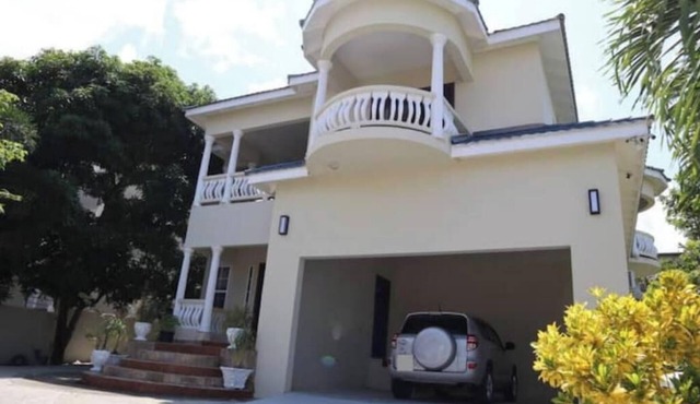 exotic beach & villa with WiFi, AC in tranquil Tower Isle with pool