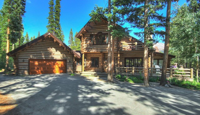Experience luxury at Bear Lodge, a spacious 6-bedroom retreat in Breckenridge. in Breckenridge