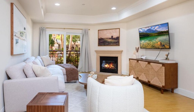 Exquisite Modern 2BR Apt in Prime Location! in Los Angeles