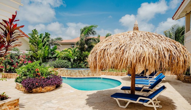 Fabulous studio with tropical garden, pool and whirlpool at your doorstep