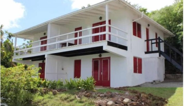 Falmouth Beach Apartment A3 - HUMMINGBIRD