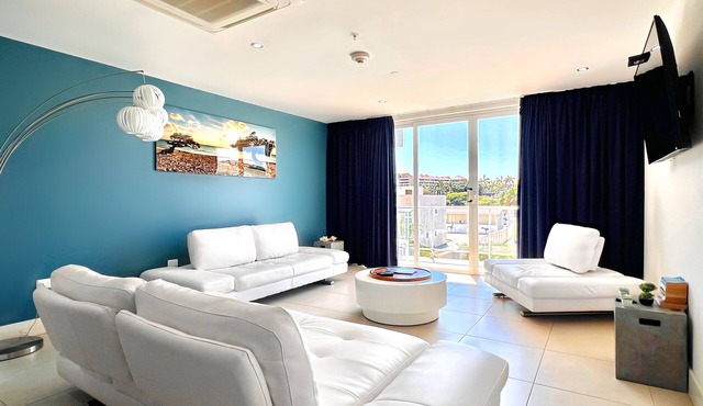 Family apartment on Palm Beach. No car needed!
