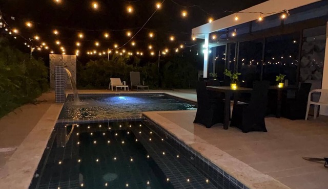 Fantastic 5-bedroom villa with AC in welcoming La Caña