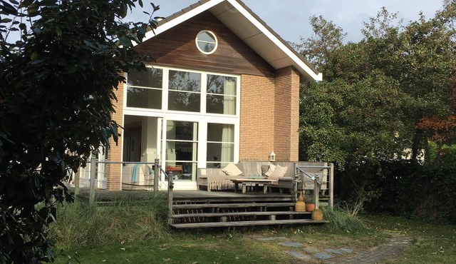 Fantastic, full, spacious beach house, large garden, BBQ, fireplace, privacy in Bergen aan Zee