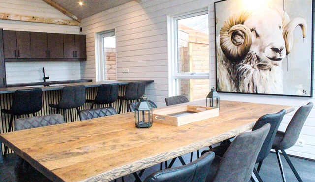 Fensalir · hot tub, sauna, EV – 3BR + guesthouse near Golden Circle, sleeps 8 in Grímsnes- og Grafningshreppur
