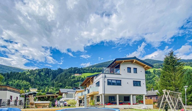 Flat with balcony and view in Neukirchen am Großvenediger