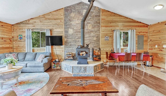 Forest Edge Hideaway with Great Views in Divide in Divide