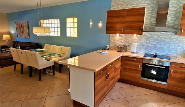 Gold Coast 2 bedroom/3 bathroom, sleeps 6