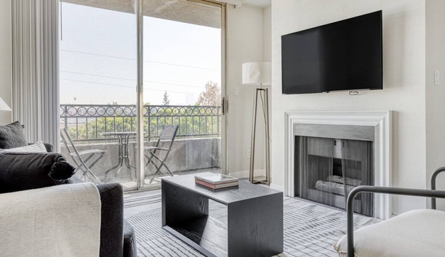 Gorgeous Koreatown 2BR near 6th St bars & restaurants, by Blueground in Los Angeles