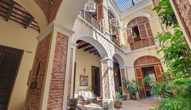 Grand Historic Mansion in Old SJ | Patio + Rooftop