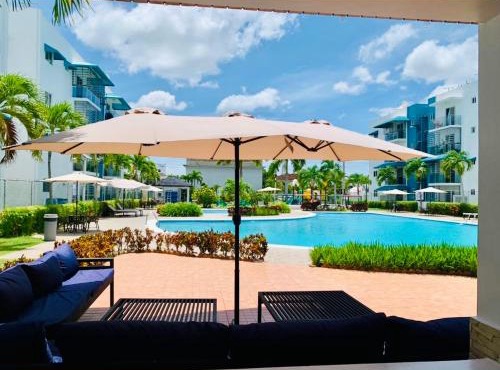 Harmony II , 5 Min to Airport, Pool View Balcony