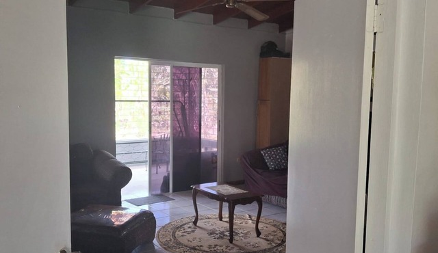 Healing 3-bed Retreat - Sleeps 4, Hot Tub & Pool